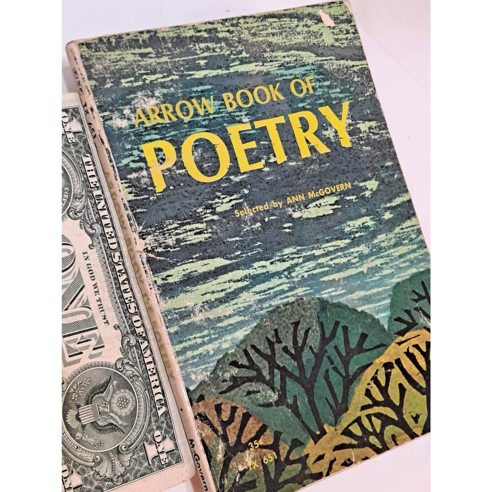 Arrow Book of Poetry selected by Ann McGovern (1968 Scholastic PB TX 651)